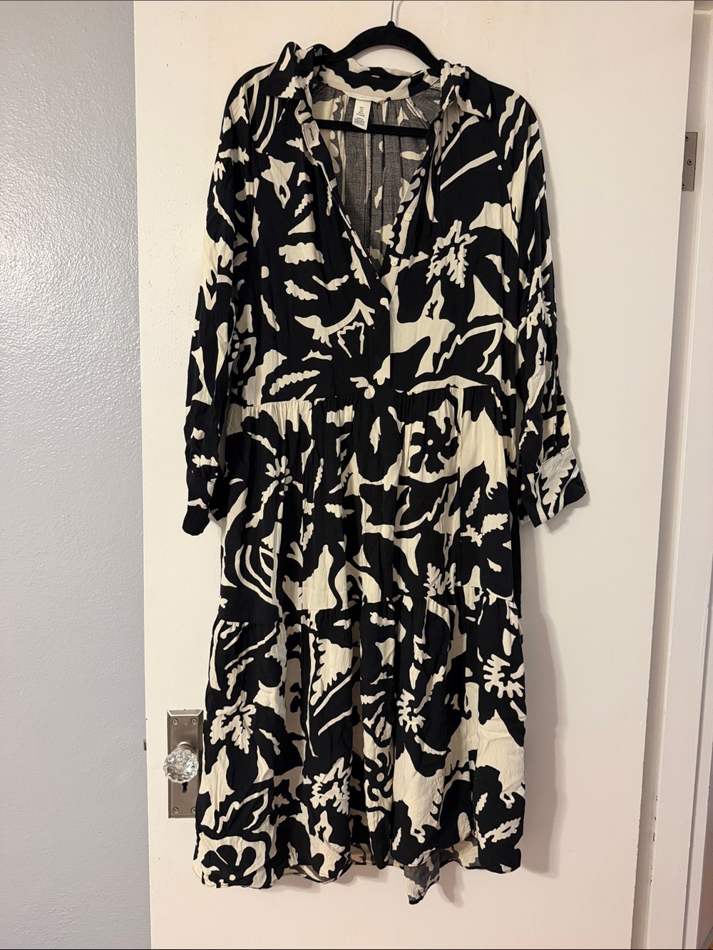 Black & White Floral Button Down V-Neck Women’s Dress